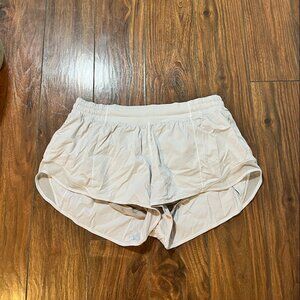 Lululemon White Hotty Hot 2.5 Shorts SZ 12